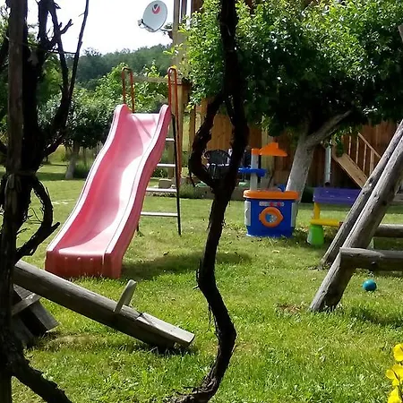 Jun Къща за гости